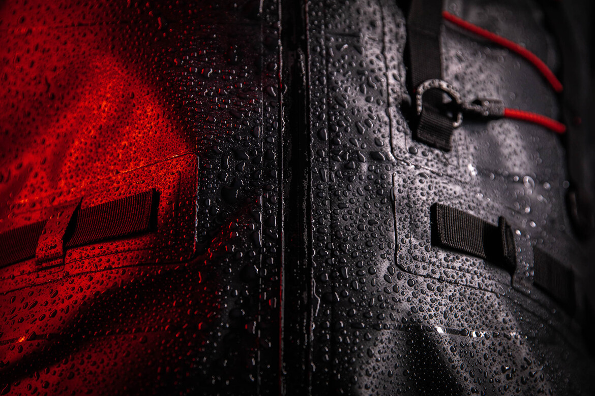 WATER-REPELLENT SPORTS BAG